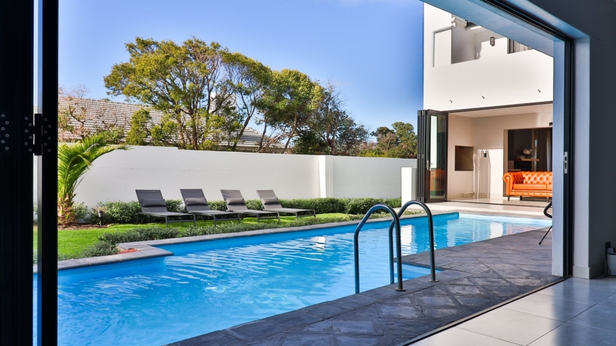 9 Bedroom Property for Sale in Westcliff Western Cape